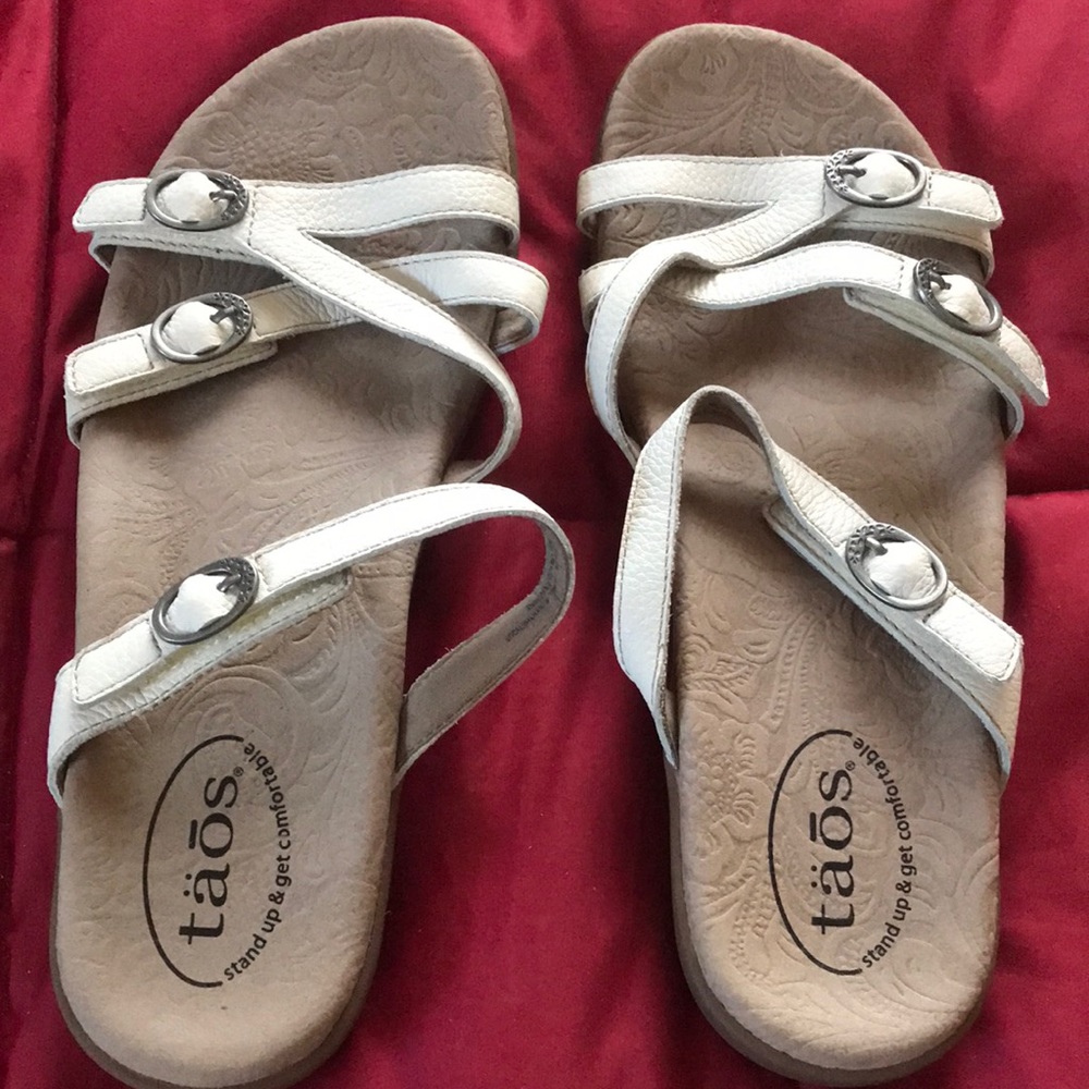 Taos sandal size 9 NWOT cream